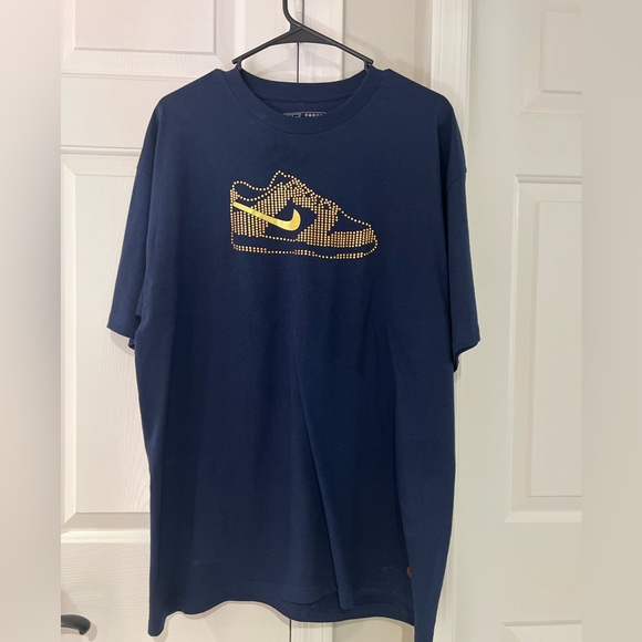 Nike T Shirt SB Dunk Graphic - Size Large ** RARE** - Picture 1 of 4